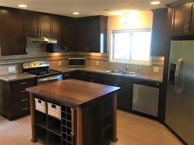 Foto del edificio - 10600 SW Evergreen Dr