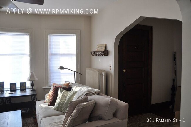 Foto del edificio - 2br 1ba 2 car off street parking ~ Securit...