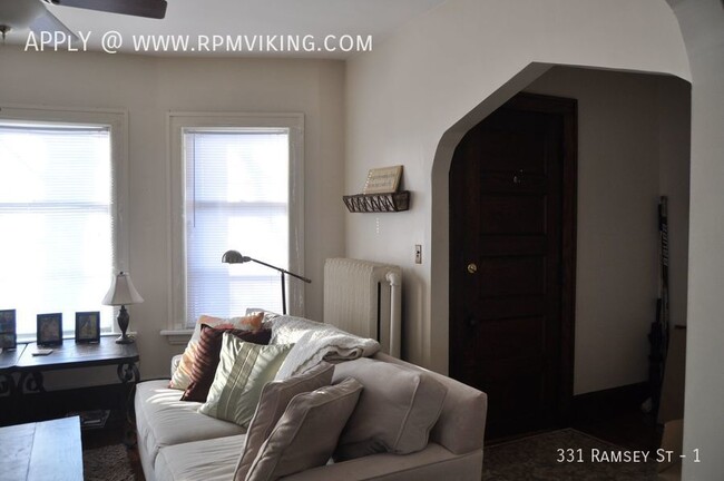 Building Photo - 2br 1ba 2 car off street parking ~ Securit...