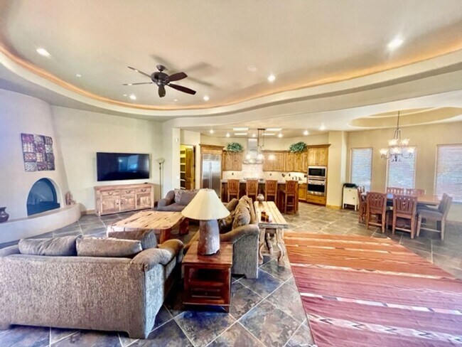 Foto del edificio - Beautiful Fully Furnished home in an Exclu...