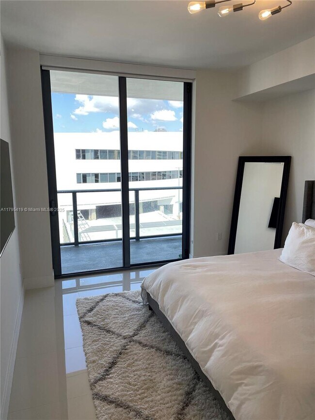 Foto del edificio - 2960 NE 207th St