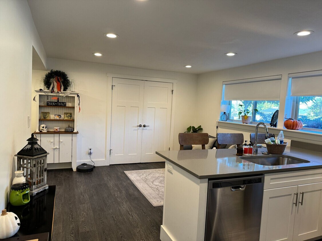 Foto principal - Beautiful contemporary basement Studio in ...