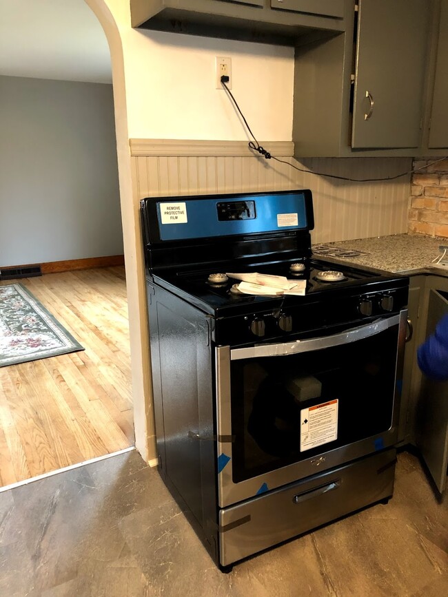 Gas stove! - 208 Courtdale Ave