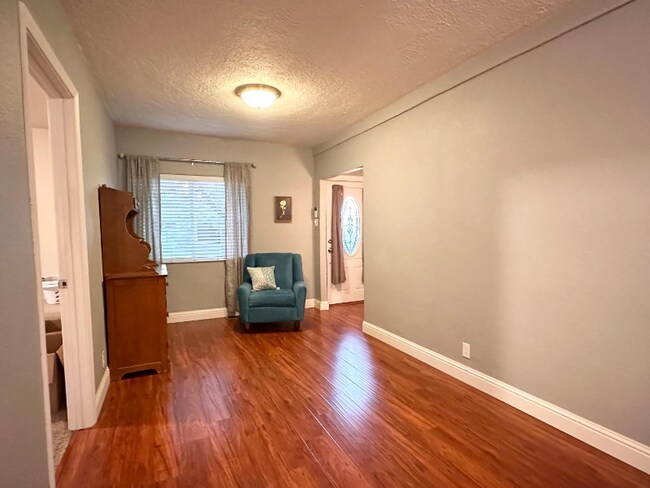 Foto del edificio - 205 B St