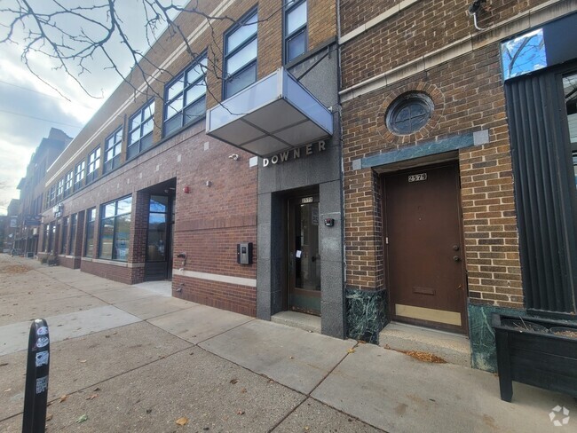 Building Photo - 2577 Downer