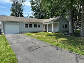 Building Photo - 26 Newport Ln