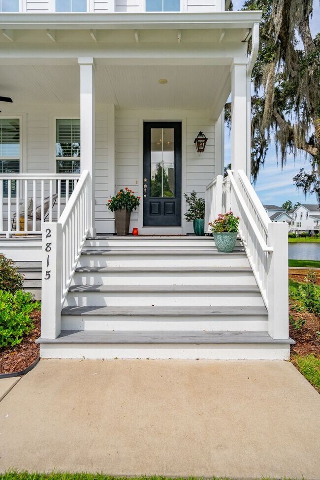 Foto del edificio - Waterfront Living in Stone view – 3BR Home...