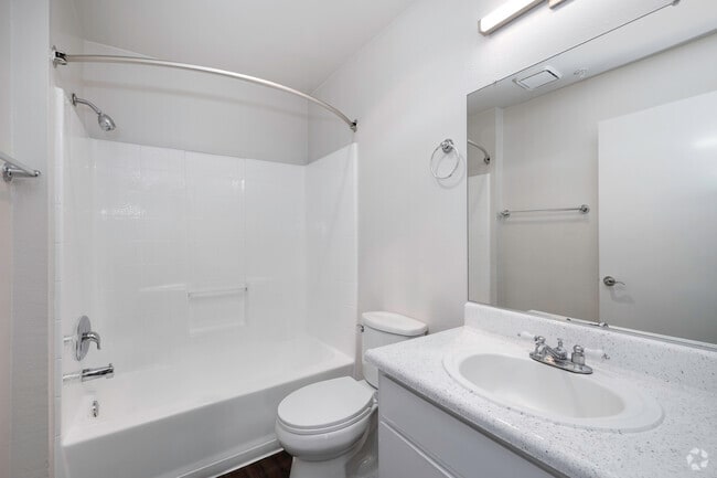 Bedroom 2 Bathroom - Vineland Gardens