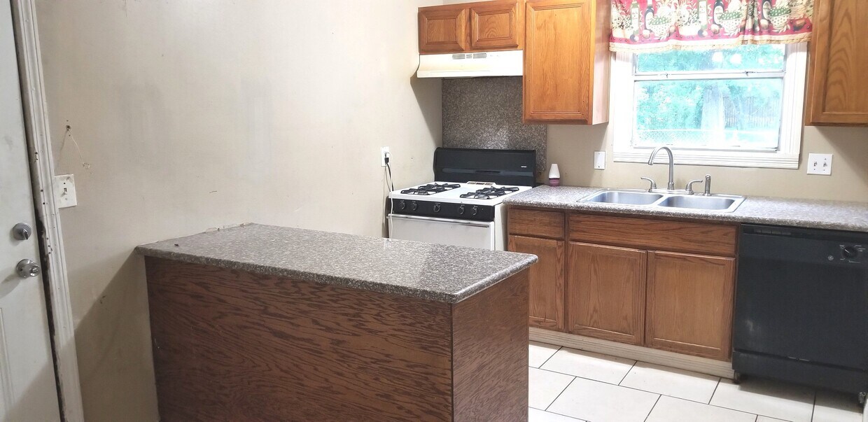 Building Photo - 4515 White Rock St