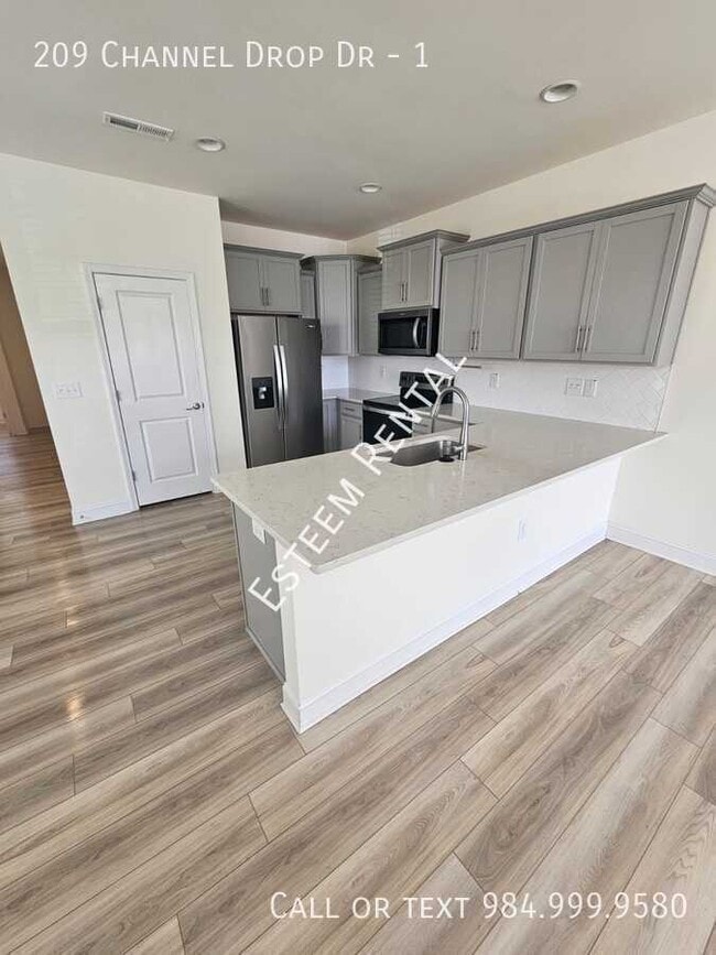 Building Photo - 209 Channel Drop Dr