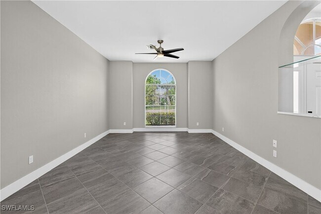 Building Photo - 2138 E Crown Pointe Blvd