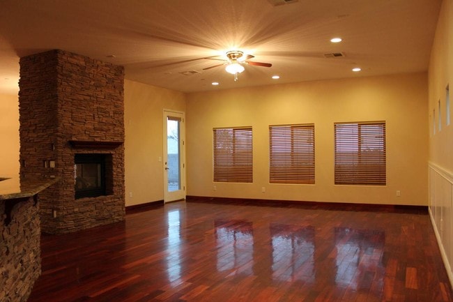 Building Photo - 5584 Hawley Ct