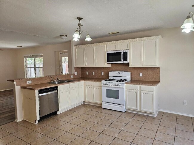 Foto del edificio - 6727 Stonecross Creek Ln