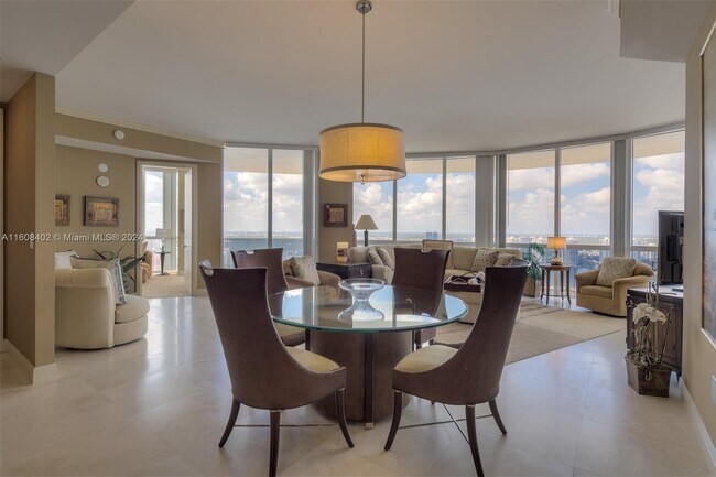 Foto del edificio - 18101 Collins Ave
