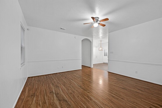 Foto del edificio - 15411 Lucky Star Dr