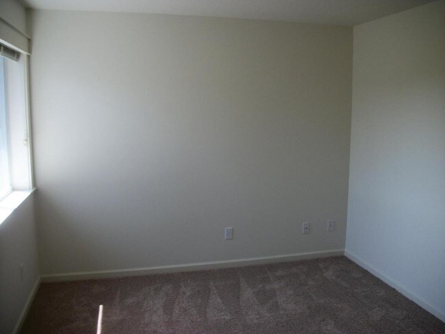 Building Photo - 245 SW 30th Street #C Newport, OR 97365