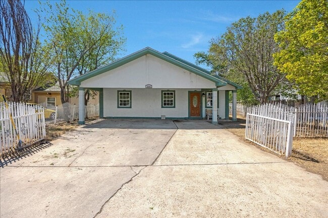 Building Photo - Beautiful large home for Rent
