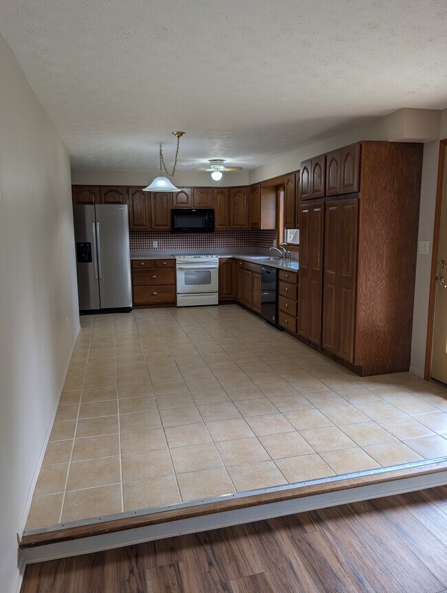 Foto del edificio - 549 Poplar Dr
