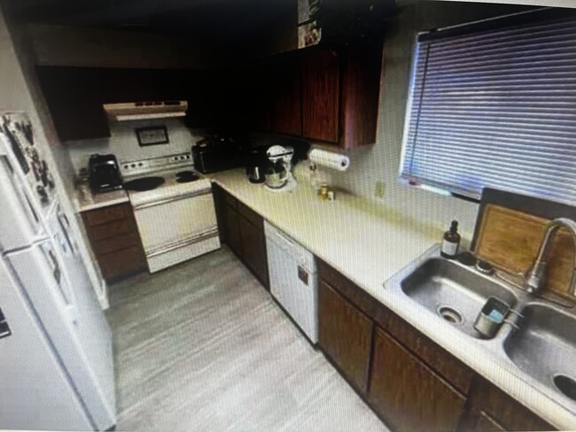 Building Photo - 1303 Darlene Way