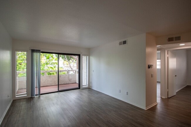 Building Photo - 10836 Kling St