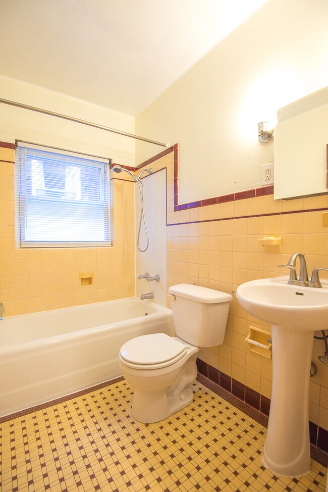 1611 Quarrier St Unit Apartment B, Charleston, WV 25311 1611 Quarrier