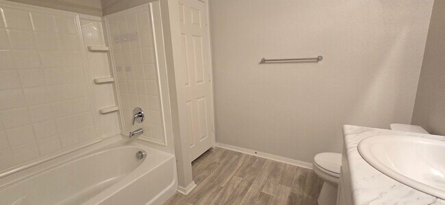 Foto del edificio - 8700 Northwood Creek Dr