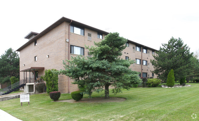 Building Photo - Crescent Apartments