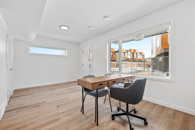 Building Photo - 1534 Bayside Av SW