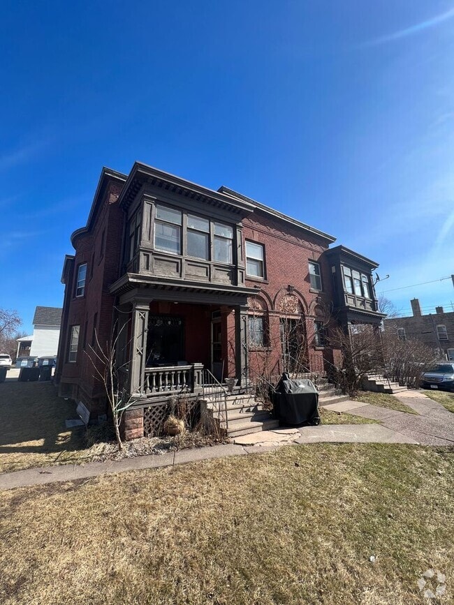 Building Photo - 108 S 14th Ave E