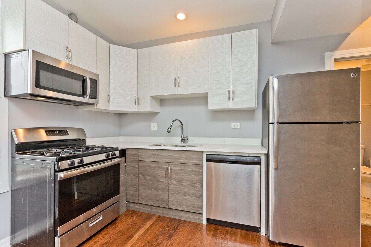 2346 W 24th Pl Unit 2R, Chicago, IL 60608 Apartments in Chicago, IL