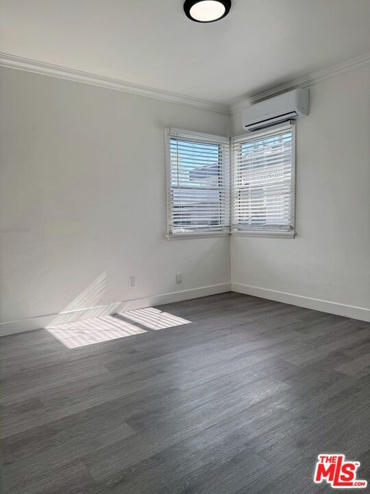 Foto del edificio - 1327-1327 N Kenwood St