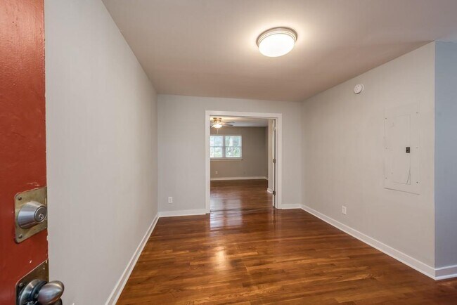 Foto del edificio - 880 St Charles Ave NE