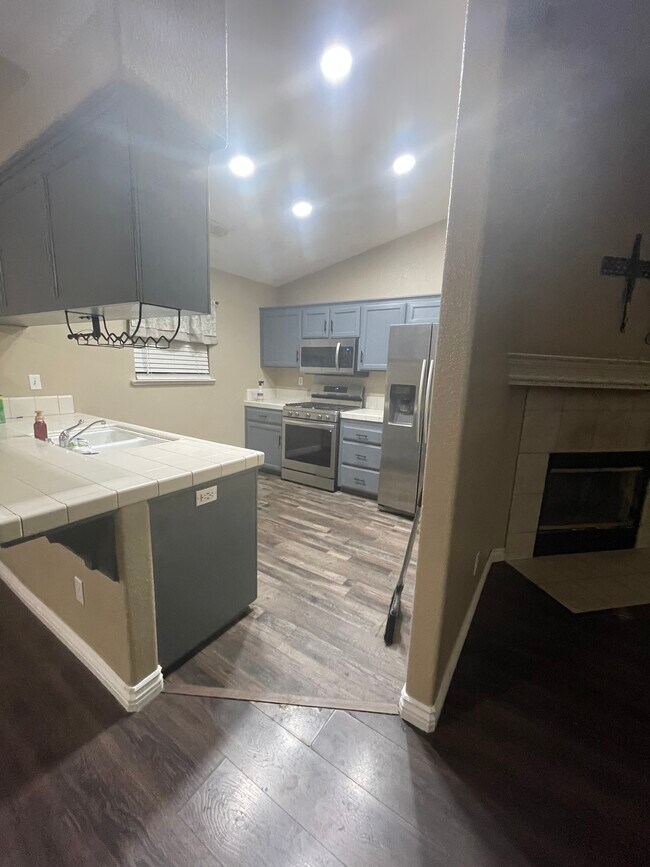 Foto del edificio - 1276 W Cortner St