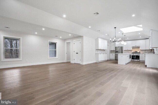 Foto del edificio - 358 Cherry Valley Rd