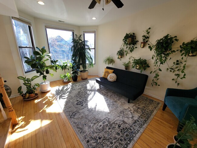 Foto del edificio - 3338 N Hamilton Ave