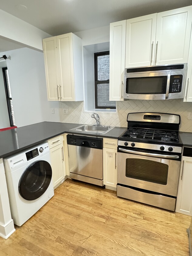 Primary Photo - 305 W 150th St