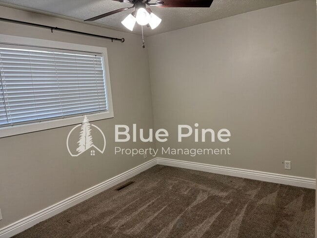 Building Photo - 740 Terrace Dr