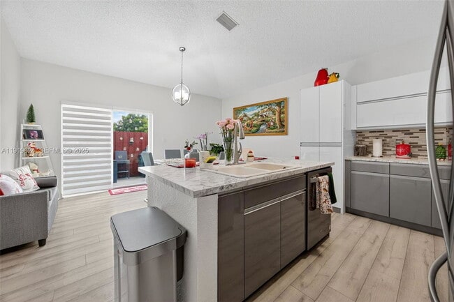 Foto del edificio - 10101 SW 162nd Ct