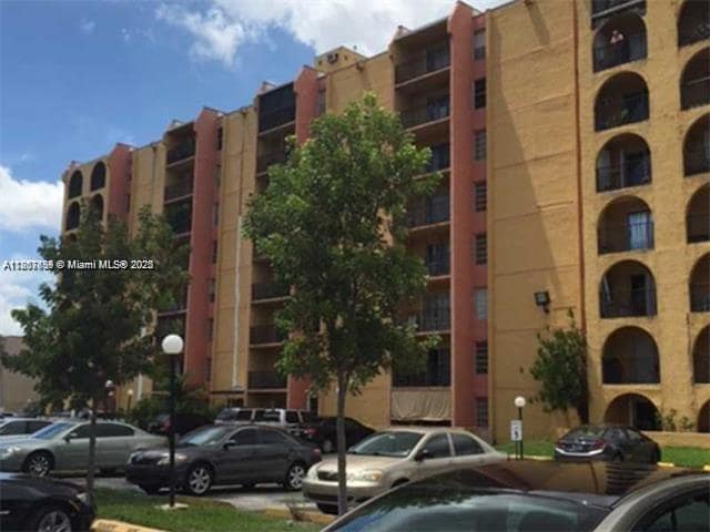 Foto principal - 4801 NW 7th St