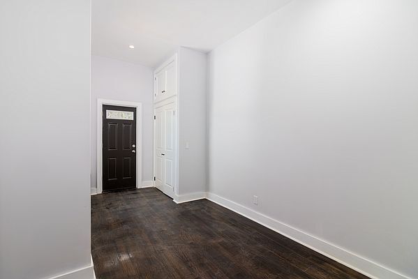 Building Photo - 20 Suydam St