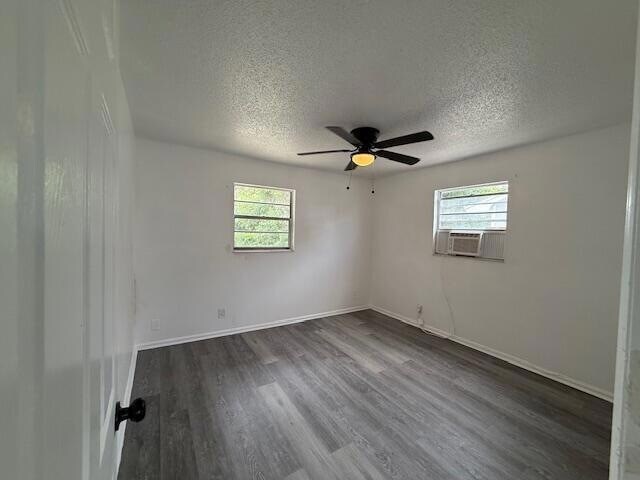 Foto del edificio - 341 Silver Beach Rd