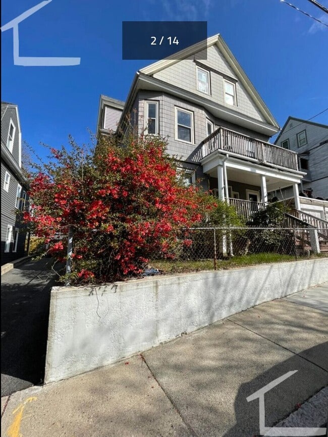 Building Photo - Beautiful Duplex (2nd&3rd Floor) Available 6/1/26 (Super Close to Tufts University)