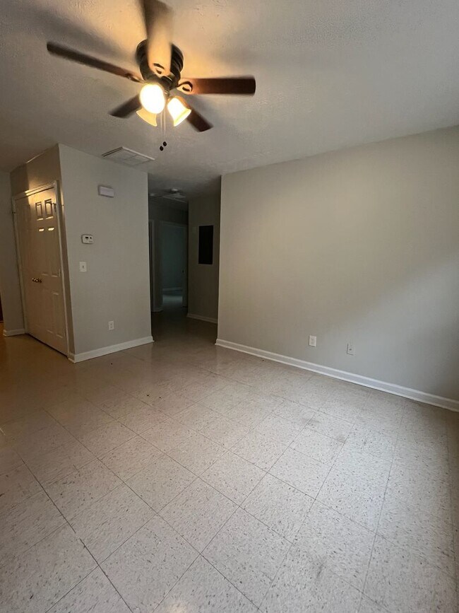 Building Photo - 9235-9237 Carr Cir