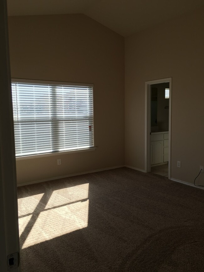 Foto del edificio - 3BD/2BA/2-Car Garage |Eagle Mtn-Saginaw ISD $1,895/mo | Pets Welcome — All Sizes