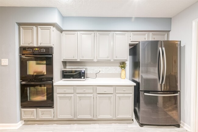 Building Photo - 1723 Rock Fence Dr