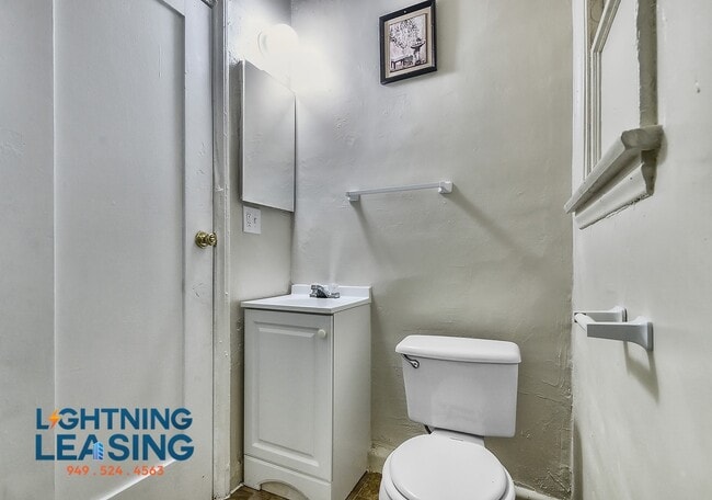 Building Photo - 723 S Alvarado St