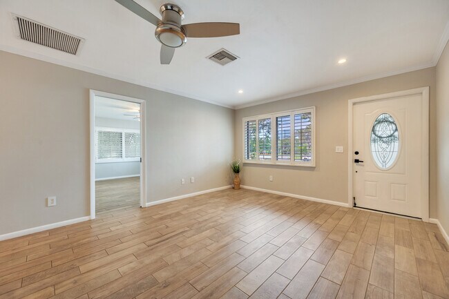 Foto del edificio - 1759 Azalea Ln