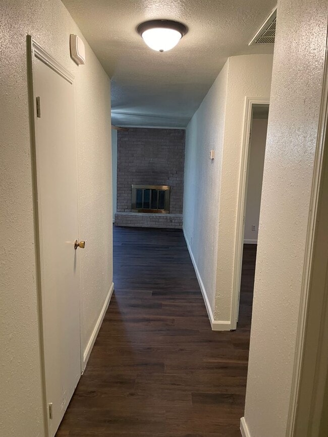 Building Photo - Duplex - Stunning 2 bedroom 2 bath