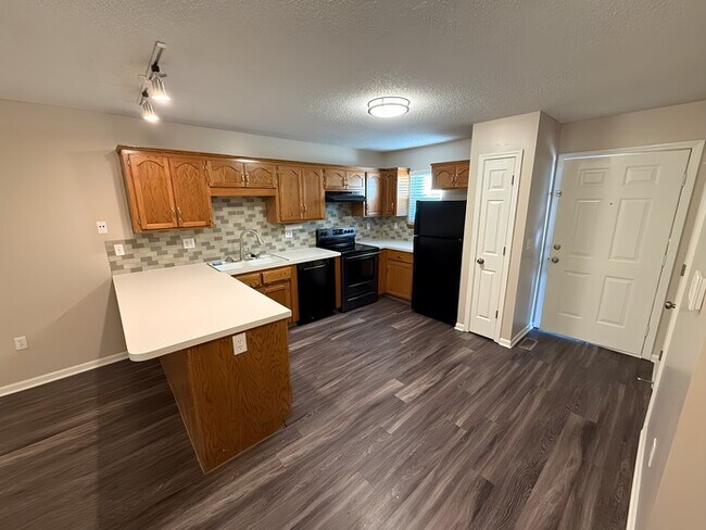 Foto del edificio - 2 Bed, 1.5 Bath Renovated Townhome!