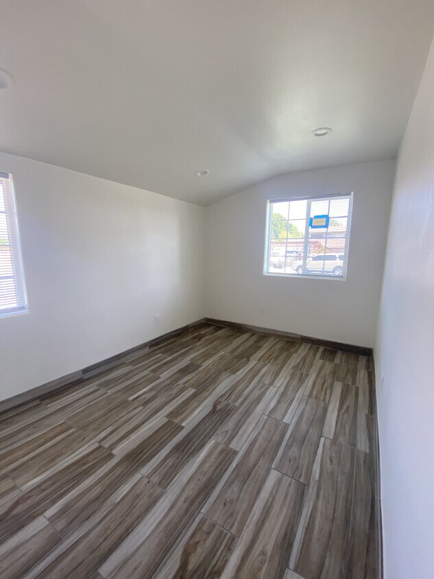 Primary Photo - 1051 Del Valle Ave